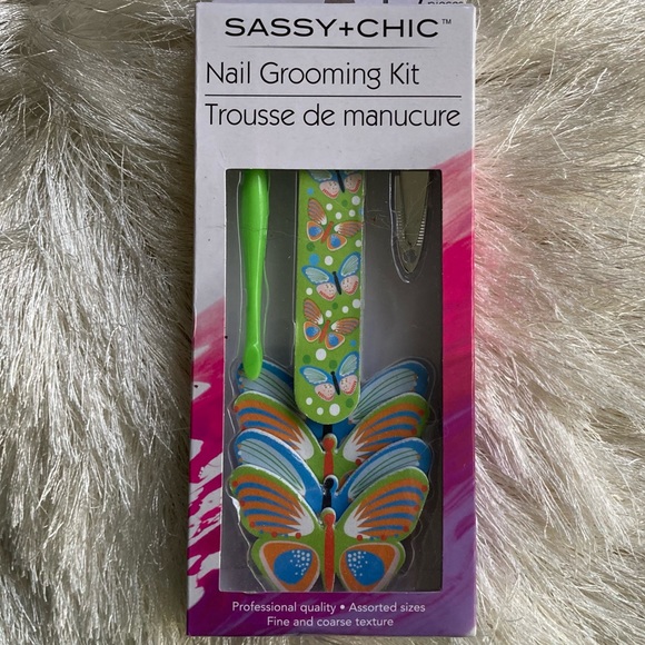 - NIP Butterfly Nail Manicure Grooming Kit 7 Pc Set🩵💚💙💜💛💜💙💚🩵 - Picture 1 of 8